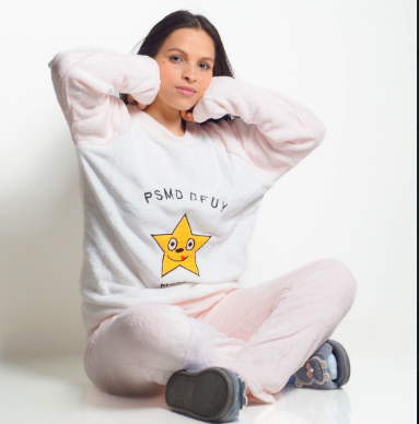 pijama con diseño estrella